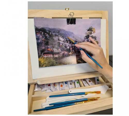 praktyczny zestaw malarski w etui składającym się z 46 elementów